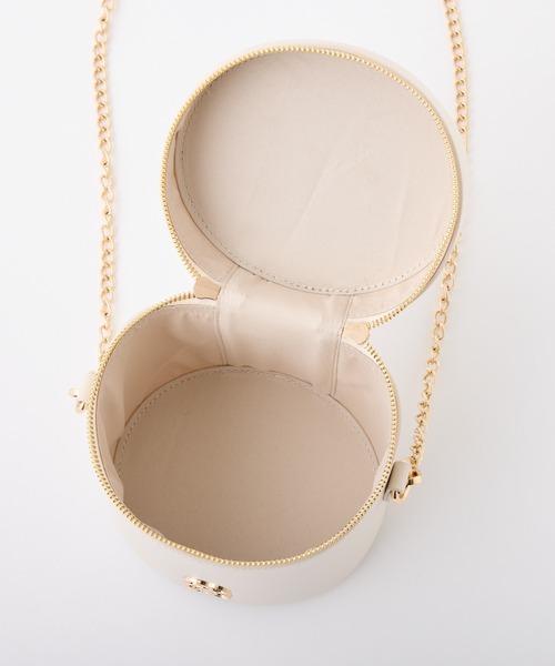 one after another NICE CLAUP（ワンアフターアナザーナイスクラップ）の「エンブレム付きバニティーバッグ（ショルダーバッグ・レディース・ブラック/アイボリー/キャメル・FREE）」の9枚目の写真