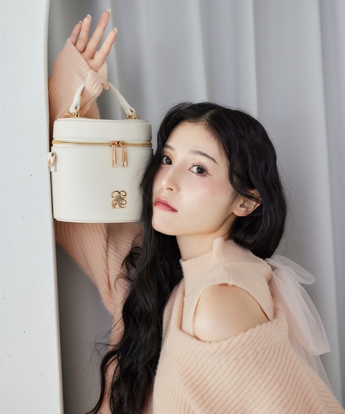 one after another NICE CLAUP（ワンアフターアナザーナイスクラップ）の「エンブレム付きバニティーバッグ（ショルダーバッグ・レディース・ブラック/アイボリー/キャメル・FREE）」の18枚目の写真