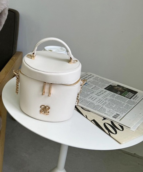 one after another NICE CLAUP（ワンアフターアナザーナイスクラップ）の「エンブレム付きバニティーバッグ（ショルダーバッグ・レディース・ブラック/アイボリー/キャメル・FREE）」の15枚目の写真