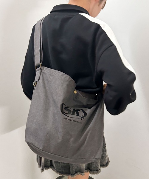 WEGO（ウィゴー）の「WEGO/アソートBIGショルダー（ショルダーバッグ・レディース・その他6/ブラック/その他4/キナリ/その他3/その他1/その他5/ダークグレー/その他2/その他8/その他9/その他7・FREE）」の7枚目の写真