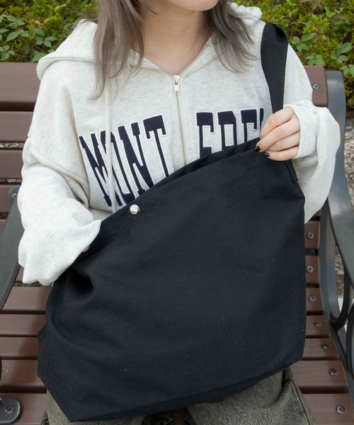 WEGO（ウィゴー）の「WEGO/アソートBIGショルダー（ショルダーバッグ・レディース・その他6/ブラック/その他4/キナリ/その他3/その他1/その他5/ダークグレー/その他2/その他8/その他9/その他7・FREE）」の2枚目の写真