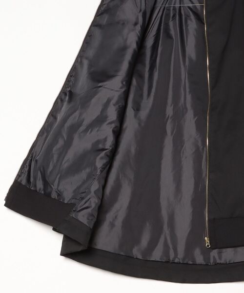 HusHusH(ハッシュアッシュ)の「HusHusH 変形Aラインシルエット MA-1タイプ中綿ブルゾン アウター(ブルゾン・レディース・キャメル/ブラック・M/L)」の4枚目の写真