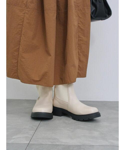 Samansa Mos2 blue（サマンサモスモスブルー）の「【ふっくらクッション】厚底ニットブーツ（ブーツ・レディース・ライトベージュ/ブラック・M/L）」の12枚目の写真