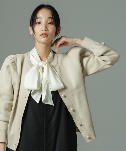 NANO universe（ナノユニバース）の「【WEB限定】ライトスポンディッシュパールボタンカーディガン（カーディガン/ボレロ・レディース・ベージュ/ネイビー/その他1/ブラック/ホワイト・FREE）」の4枚目の写真