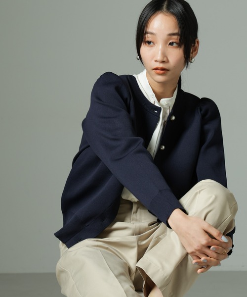 NANO universe（ナノユニバース）の「【WEB限定】ライトスポンディッシュパールボタンカーディガン（カーディガン/ボレロ・レディース・ベージュ/ネイビー/その他1/ブラック/ホワイト・FREE）」の5枚目の写真