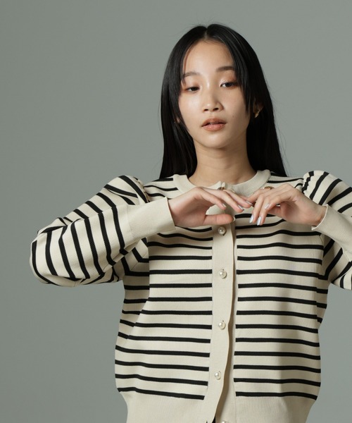 NANO universe（ナノユニバース）の「【WEB限定】ライトスポンディッシュパールボタンカーディガン（カーディガン/ボレロ・レディース・ベージュ/ネイビー/その他1/ブラック/ホワイト・FREE）」の6枚目の写真