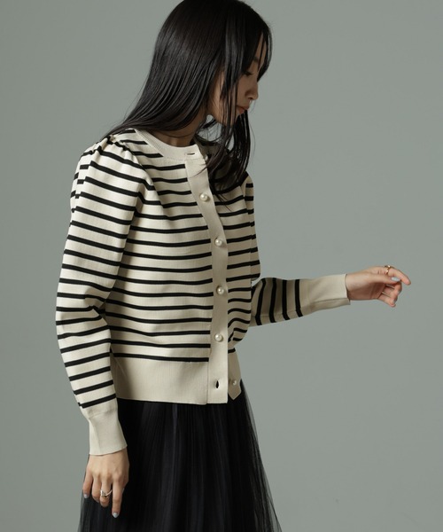 NANO universe（ナノユニバース）の「【WEB限定】ライトスポンディッシュパールボタンカーディガン（カーディガン/ボレロ・レディース・ベージュ/ネイビー/その他1/ブラック/ホワイト・FREE）」の9枚目の写真
