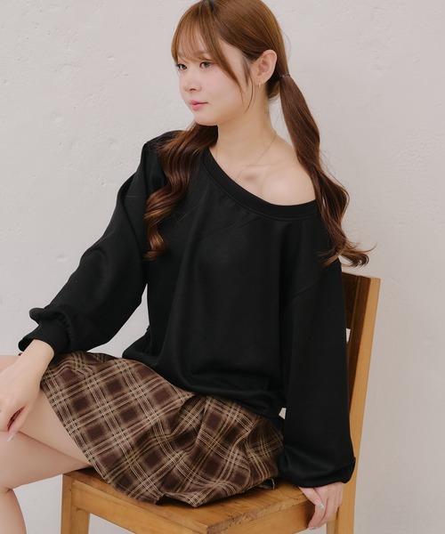 continuer de NICE CLAUP（コンティニューデナイスクラップ）の「【ZOZO限定/インフルエンサー企画】ワンショルトップス（スウェット・レディース・グレー/オフホワイト/ブラック・FREE）」の21枚目の写真