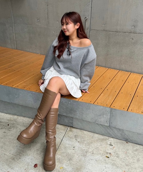 continuer de NICE CLAUP（コンティニューデナイスクラップ）の「【ZOZO限定/インフルエンサー企画】ワンショルトップス（スウェット・レディース・グレー/オフホワイト/ブラック・FREE）」の5枚目の写真