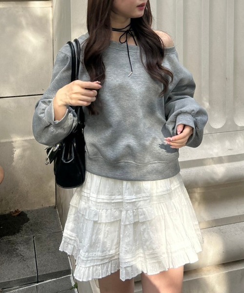 continuer de NICE CLAUP（コンティニューデナイスクラップ）の「【ZOZO限定/インフルエンサー企画】ワンショルトップス（スウェット・レディース・グレー/オフホワイト/ブラック・FREE）」の8枚目の写真