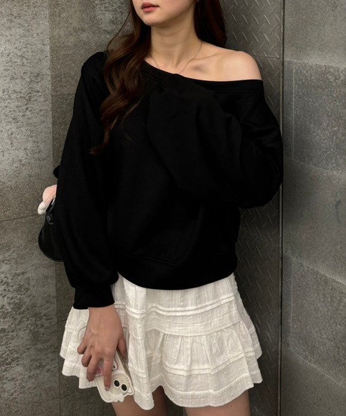 continuer de NICE CLAUP（コンティニューデナイスクラップ）の「【ZOZO限定/インフルエンサー企画】ワンショルトップス（スウェット・レディース・グレー/オフホワイト/ブラック・FREE）」の12枚目の写真