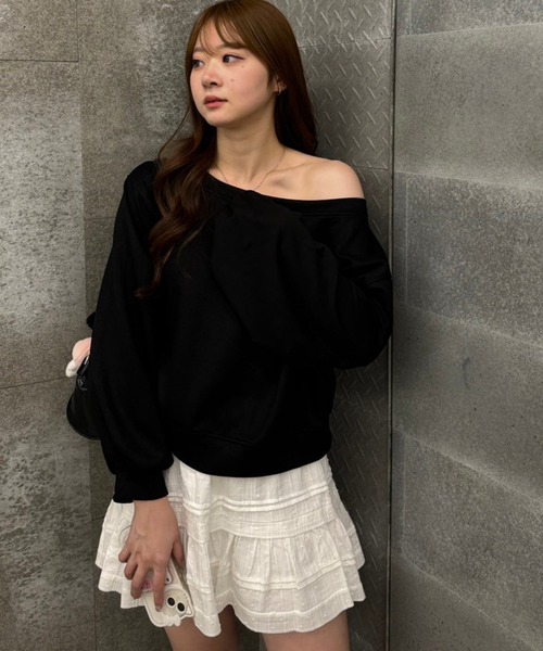 continuer de NICE CLAUP（コンティニューデナイスクラップ）の「【ZOZO限定/インフルエンサー企画】ワンショルトップス（スウェット・レディース・グレー/オフホワイト/ブラック・FREE）」の13枚目の写真