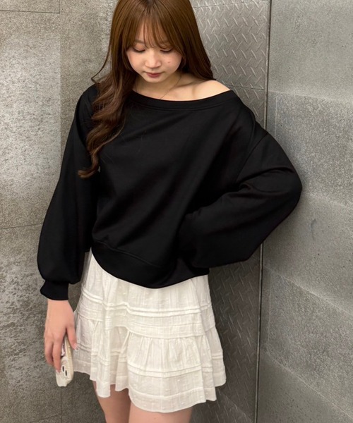 continuer de NICE CLAUP（コンティニューデナイスクラップ）の「【ZOZO限定/インフルエンサー企画】ワンショルトップス（スウェット・レディース・グレー/オフホワイト/ブラック・FREE）」の14枚目の写真