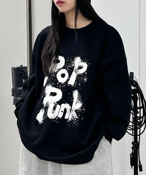 Figments（フィグメンツ）の「【裏起毛】POP PUNKスウェット（スウェット・レディース・チャコールグレー/ブラック・FREE）」の2枚目の写真