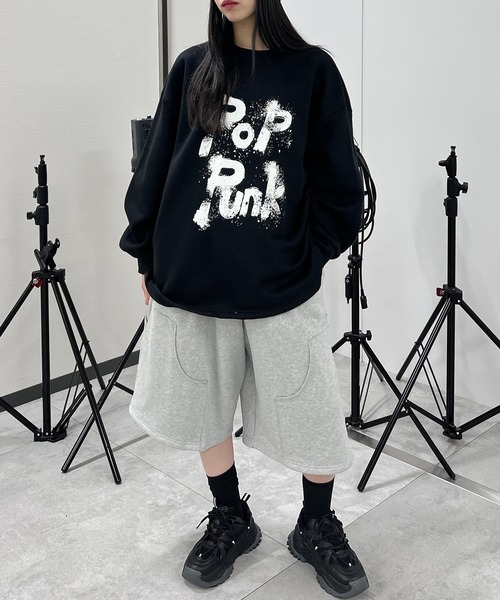 Figments（フィグメンツ）の「【裏起毛】POP PUNKスウェット（スウェット・レディース・チャコールグレー/ブラック・FREE）」の4枚目の写真