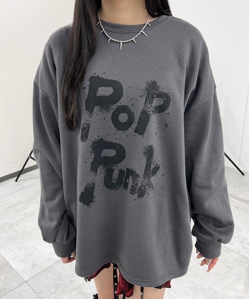 Figments（フィグメンツ）の「【裏起毛】POP PUNKスウェット（スウェット・レディース・チャコールグレー/ブラック・FREE）」の5枚目の写真