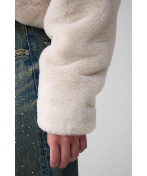 AZUL by moussy（アズールバイマウジー）の「ファーショートコート（ブルゾン・レディース・アイボリー/ブラック・FREE）」の12枚目の写真