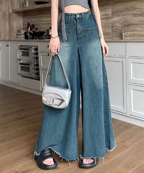 urge:(アージコロン )の「【URGE:】フレア デニム ハイウエスト プリーツ パンツ(デニムパンツ・レディース・ブルー・SMALL/MEDIUM/LARGE/X-LARGE)」の1枚目の写真