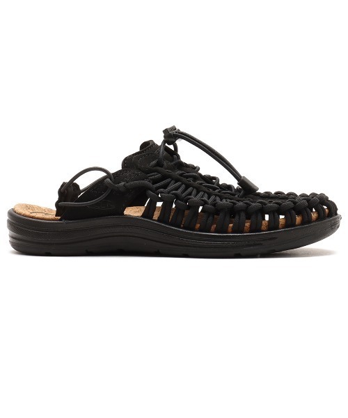 KEEN(キーン)の「KEEN UNEEK II CONVERTIBLE / キーン ユニーク ツー コンバーチブル(サンダル・レディース・ブラック・27.0cm/26.5cm/26.0cm/25.5cm/25.0cm/24.5cm/24.0cm/23.5cm/23.0cm/29.0cm/28.5cm/28.0cm/27.5cm)」の4枚目の写真