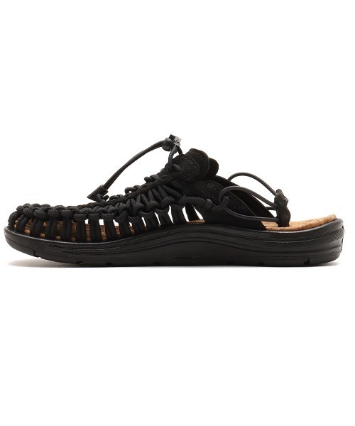 KEEN(キーン)の「KEEN UNEEK II CONVERTIBLE / キーン ユニーク ツー コンバーチブル(サンダル・レディース・ブラック・27.0cm/26.5cm/26.0cm/25.5cm/25.0cm/24.5cm/24.0cm/23.5cm/23.0cm/29.0cm/28.5cm/28.0cm/27.5cm)」の5枚目の写真