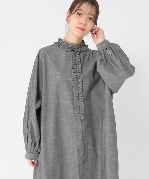 studio CLIP（スタディオクリップ）の「ダンガリーフリルワンピース（ワンピース・レディース・ブラック/ブルー・FREE）」の2枚目の写真