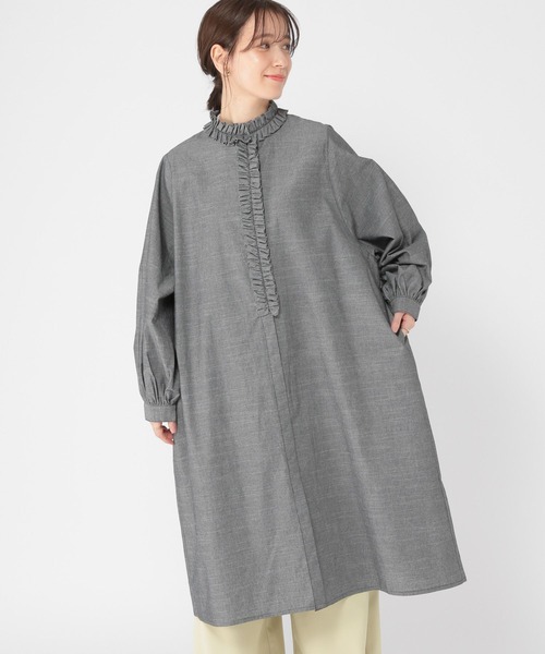 studio CLIP（スタディオクリップ）の「ダンガリーフリルワンピース（ワンピース・レディース・ブラック/ブルー・FREE）」の3枚目の写真