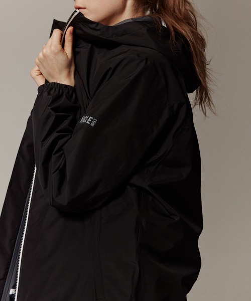 AIGLE（エーグル）の「MTD 防水 透湿 撥水ジップ ポケッタブルフーデッドコート（マウンテンパーカー・レディース・ブラック/パープル/モスグリーン/ピンク/ダークブルー/レッド/セージグリーン/ブルー・L/S/M）」の18枚目の写真