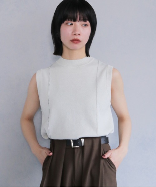 cheriella(シェリエラ)の「【cheriella】ライン切り替えノースリーブニット LINE SWITCH SLEEVELESS KNIT(ニット/セーター・レディース・ブルー系その他/キナリ/ブラック・M)」の2枚目の写真