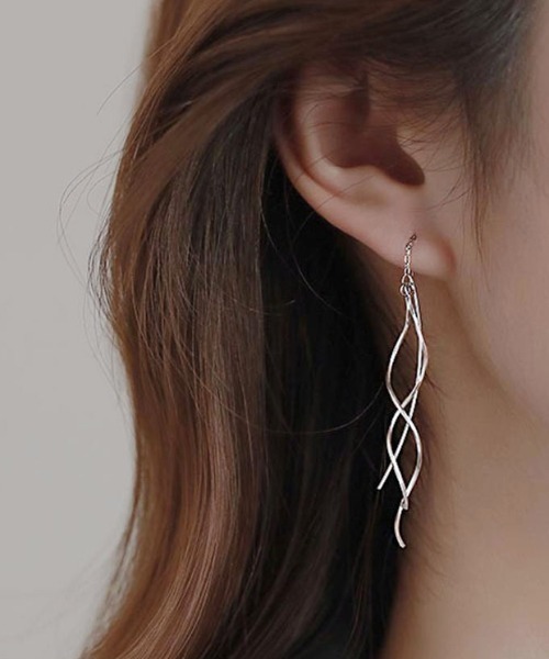 Forcement(フォースメント)の「ウェーブデザインロングピアス(ピアス(両耳用)・レディース・シルバー/ピンクゴールド・ONESIZE)」の1枚目の写真