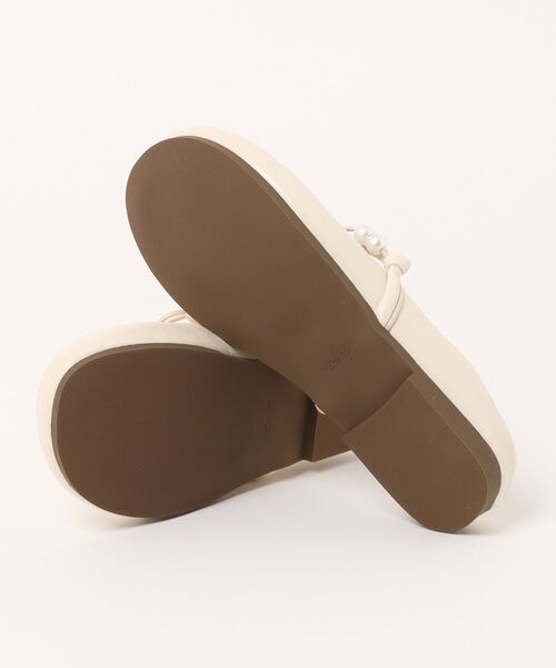 shoes365(シューズスリーシックスファイヴ)の「【shoes 365】パールデザインストラップミュールシューズ (SS)(スリッポン・レディース・オフホワイト/ベージュ・22.5cm/23.5cm/24.5cm/23.0cm/24.0cm/25.0cm)」の4枚目の写真
