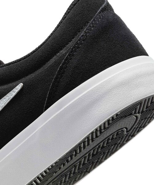 NIKE（ナイキ）の「ナイキ チャージ スエード メンズシューズ / Nike Charge Suede Men's Shoes IB2750-001 Black（スニーカー・メンズ・ブラック・30/29.5/29/28.5/25.5/25/24.5/24/28/27.5/27/26.5/26）」の8枚目の写真