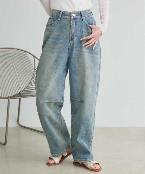 ad thie(アドティエ)の「ルーズシルエット カーブデニムパンツ(デニムパンツ・レディース・ブルー・MEDIUM/LARGE)」の1枚目の写真