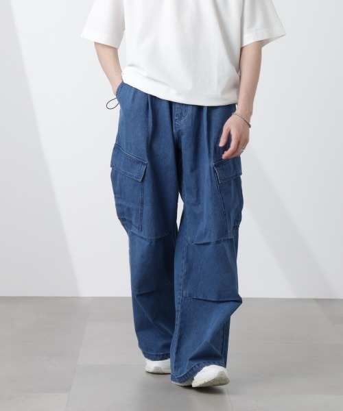NANO universe(ナノユニバース)の「ビッグポケットデニムワイドカーゴパンツ(カーゴパンツ・メンズ・ブラック/ブルー・L/M/S)」の1枚目の写真