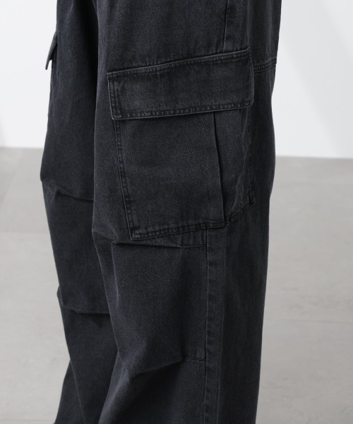 NANO universe(ナノユニバース)の「ビッグポケットデニムワイドカーゴパンツ(カーゴパンツ・メンズ・ブラック/ブルー・L/M/S)」の22枚目の写真