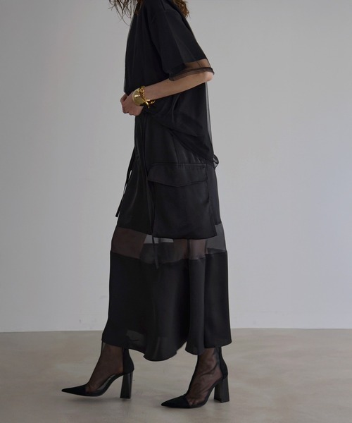 MIELI INVARIANT（ミエリインヴァリアント）の「Military Cargo Gloss Skirt（スカート・レディース・ブラック/ベージュ・MEDIUM/SMALL）」の2枚目の写真