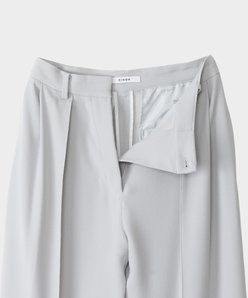 CINOH(チノ)の「BACK SATIN GEORGETTE PINTUCK PANTS(スラックス・レディース・ボルドー/ライトグレー/ブラック・38/36)」の4枚目の写真