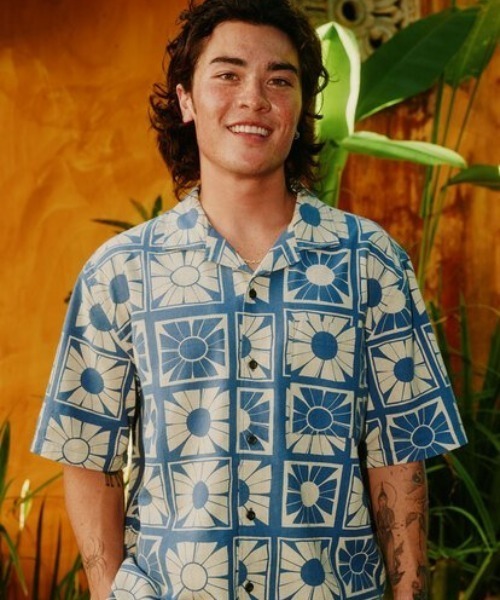 Quiksilver(クイックシルバー)の「SCHANK SS SHIRT /クイックシルバー総柄オープンカラー半袖シャツ(シャツ/ブラウス・メンズ・イエロー・SMALL/MEDIUM/LARGE/X-LARGE)」の1枚目の写真