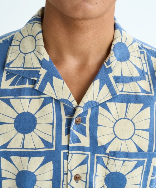 Quiksilver(クイックシルバー)の「SCHANK SS SHIRT /クイックシルバー総柄オープンカラー半袖シャツ(シャツ/ブラウス・メンズ・イエロー・SMALL/MEDIUM/LARGE/X-LARGE)」の3枚目の写真