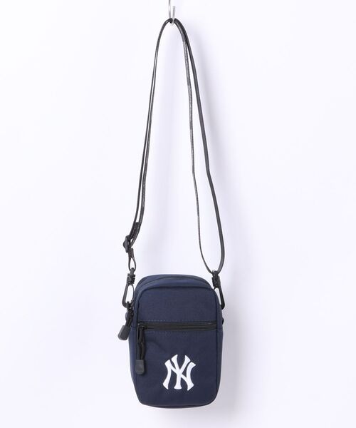 MLB(メジャーリーグベースボール)の「MLB ショルダーバッグ1(ショルダーバッグ・レディース・ブラック×ブルー/ブラック/アニマル/ネイビー/ブラック×ホワイト/レオパード/グリーン系カモフラージュ/カモフラージュ・FREE)」の1枚目の写真