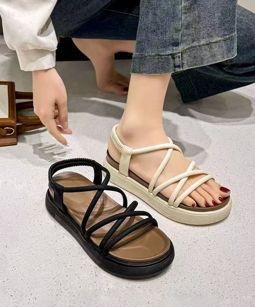 LOWO（ロワ）の「クロスストラップ 厚底 サンダル（サンダル・レディース・ブラック/オフホワイト・35(22.5)/36(23)/38(24)/37(23.5/39(24.5/40(25)）」の3枚目の写真