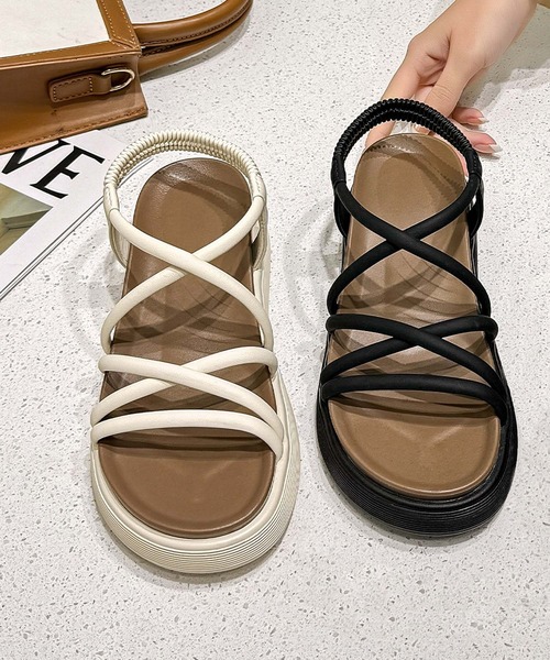 LOWO（ロワ）の「クロスストラップ 厚底 サンダル（サンダル・レディース・ブラック/オフホワイト・35(22.5)/36(23)/38(24)/37(23.5/39(24.5/40(25)）」の4枚目の写真