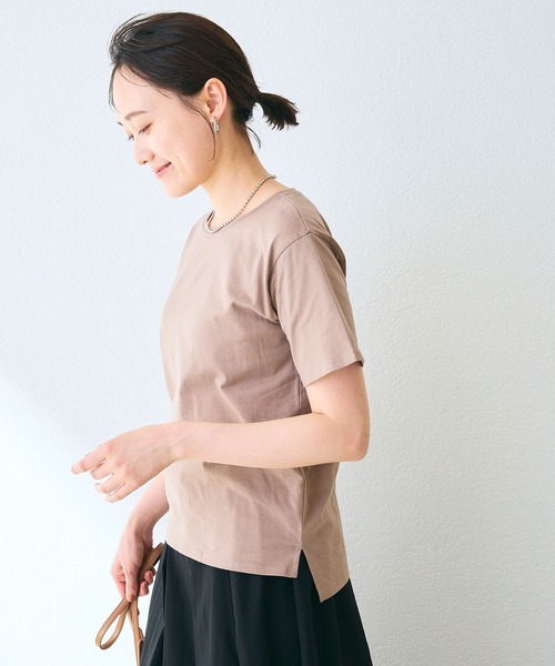 CROSS FUNCTION（クロスファンクション）の「《汗染み防止》裾スリットベーシックTシャツ 動画あり【CROSS FUNCTION/クロスファンクション】（Tシャツ/カットソー・レディース・モカ/ネイビー/オフホワイト/杢グレー/ブラック・M/LL/L）」の4枚目の写真