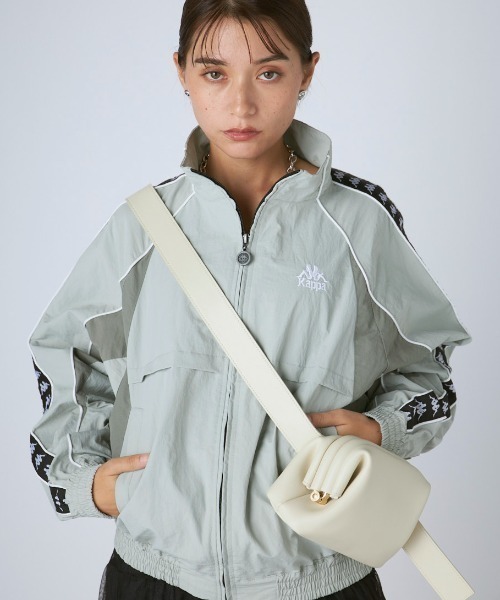 Kappa（カッパ）の「ナイロンジャケット（ナイロンジャケット・レディース・グレー/ブラック・LARGE/MEDIUM/SMALL）」の2枚目の写真