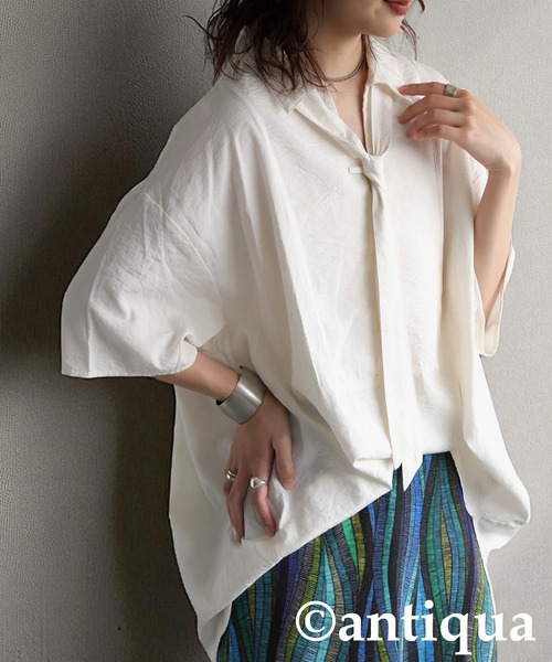 antiqua(アンティカ)の「スカーフ付きスキッパーシャツ(シャツ/ブラウス・レディース・ブラック/ホワイト・ONESIZE)」の3枚目の写真