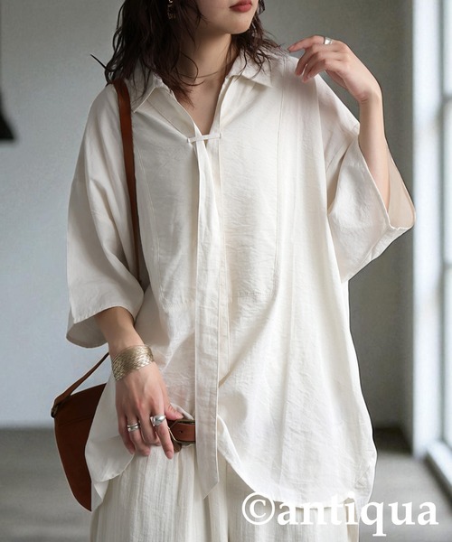 antiqua(アンティカ)の「スカーフ付きスキッパーシャツ(シャツ/ブラウス・レディース・ブラック/ホワイト・ONESIZE)」の6枚目の写真