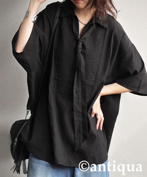 antiqua(アンティカ)の「スカーフ付きスキッパーシャツ(シャツ/ブラウス・レディース・ブラック/ホワイト・ONESIZE)」の9枚目の写真