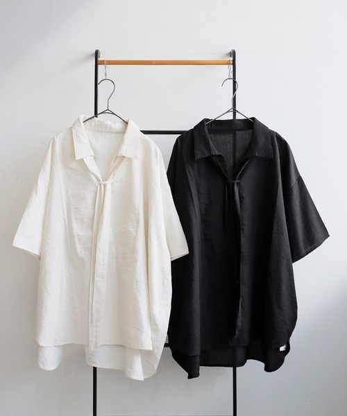 antiqua(アンティカ)の「スカーフ付きスキッパーシャツ(シャツ/ブラウス・レディース・ブラック/ホワイト・ONESIZE)」の14枚目の写真