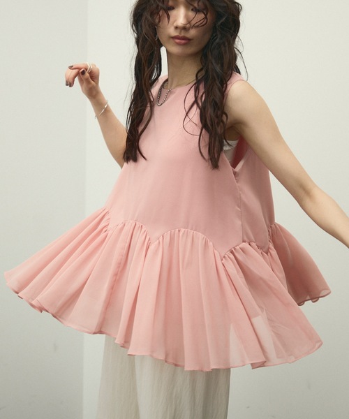 Lutim by u(ルチバイユー)の「Fleur Peplum Classic Top / フルールペプラムクラッシックトップス(Tシャツ/カットソー・レディース・ブラック/ピンク・FREE)」の2枚目の写真
