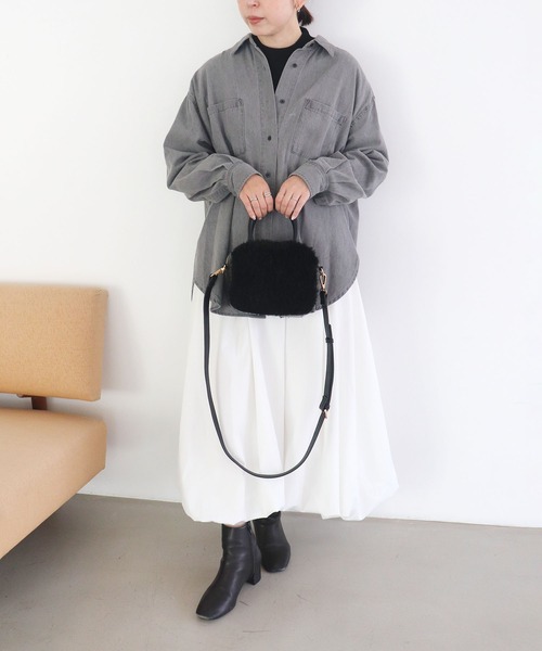 MIAN （ミアン）の「ボア2wayスクエアショルダーバッグ（ショルダーバッグ・レディース・ブラック/モカ/セージグリーン・FREE）」の6枚目の写真