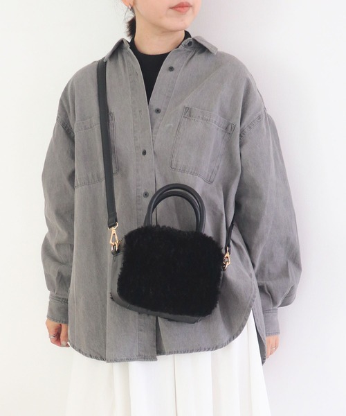 MIAN （ミアン）の「ボア2wayスクエアショルダーバッグ（ショルダーバッグ・レディース・ブラック/モカ/セージグリーン・FREE）」の4枚目の写真